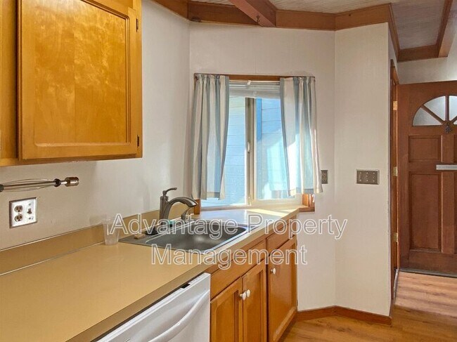 Building Photo - 149 NE Powderhorn Dr