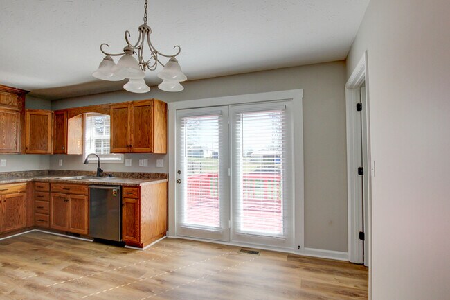 Building Photo - 51 Winding Oaks