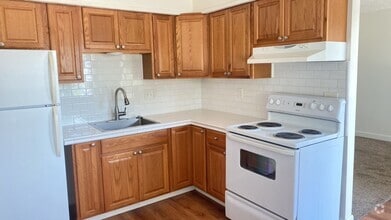 Building Photo - Oakdale Apartment