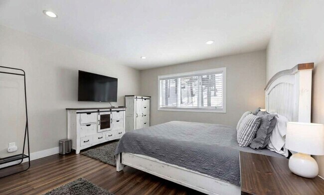 Building Photo - 290 Broken Lance Dr