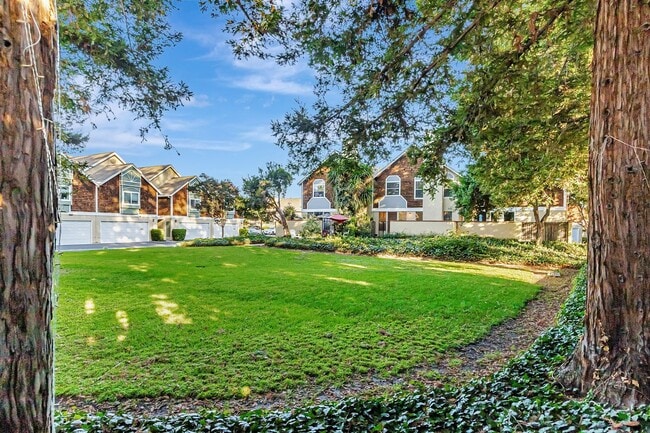 Building Photo - Elegant 3-Bedroom Home with Modern Upgrade...