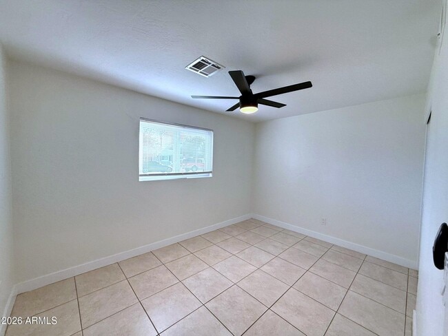 Building Photo - 2114 W San Juan Ave