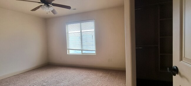 Building Photo - 920 S 25 E