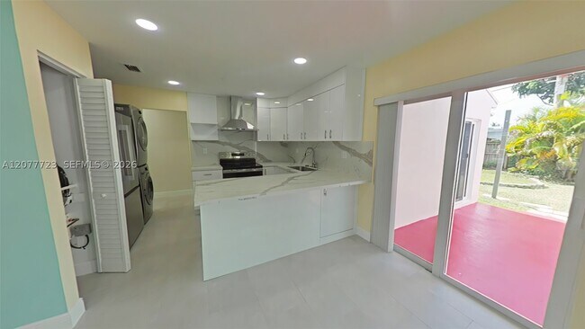 Building Photo - 8336 SW 10th St