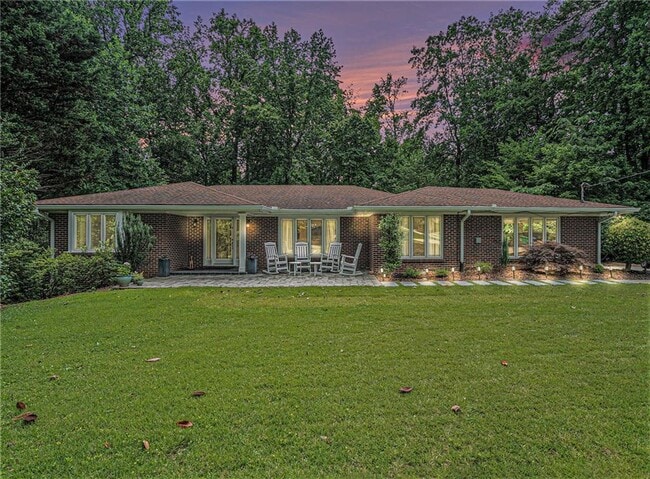 Building Photo - 1620 Stonecliff Dr