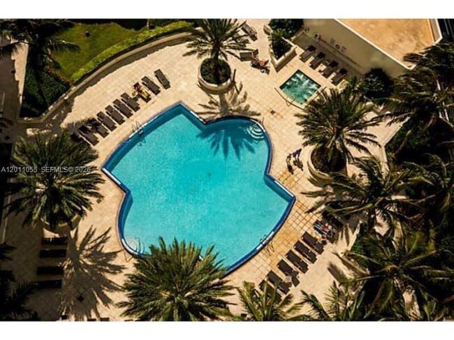 Building Photo - 300 S Biscayne Blvd