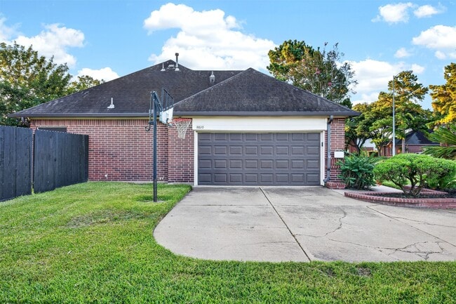 Building Photo - 18610 Autumn Hills Dr