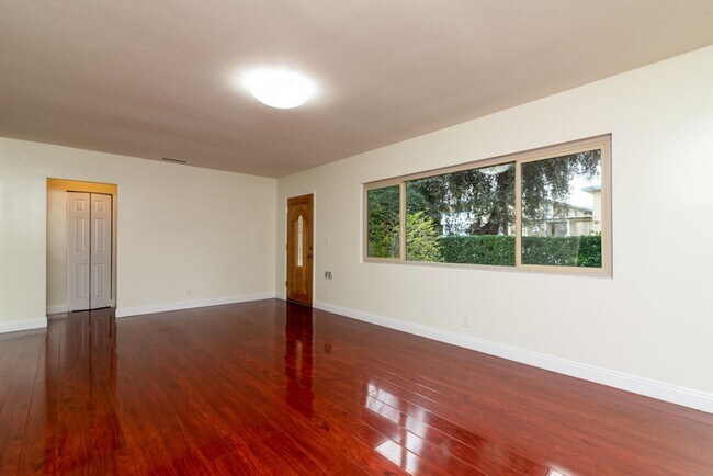 Building Photo - Chester Duplex