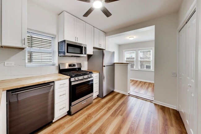 Building Photo - 5418 N Artesian Ave