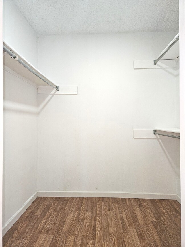 Building Photo - 8622 Quail Burg Ln