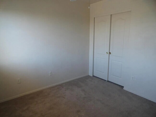 Building Photo - HOUSE FOR RENT