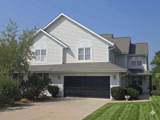 Building Photo - 3 bedroom New Berlin townhome