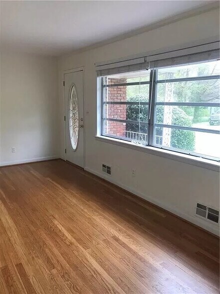 Building Photo - Room in House on Flagler Cir
