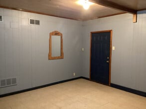 Building Photo - 632 Warner Ave