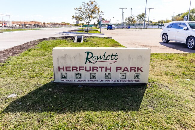 Building Photo - 3309 Sara Dr