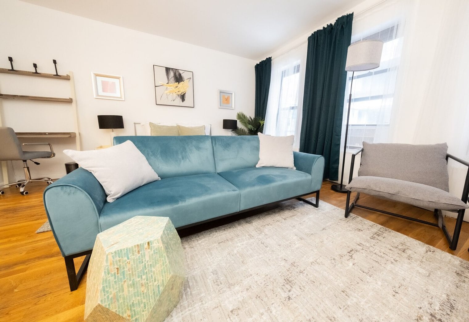 Building Photo - 305 E 95th St