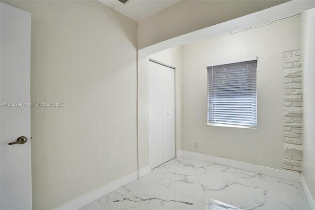 Building Photo - 12055 NE 9th Ave