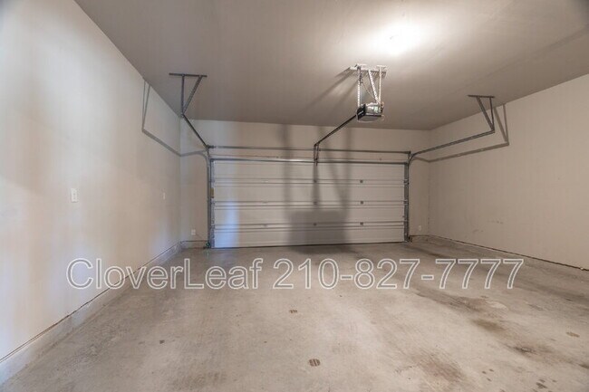 Building Photo - 255 Kinsley Wy