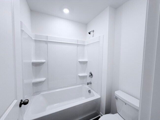 Building Photo - 522 Red Dragon Dr