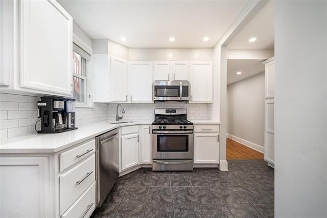 Building Photo - 271 3rd St