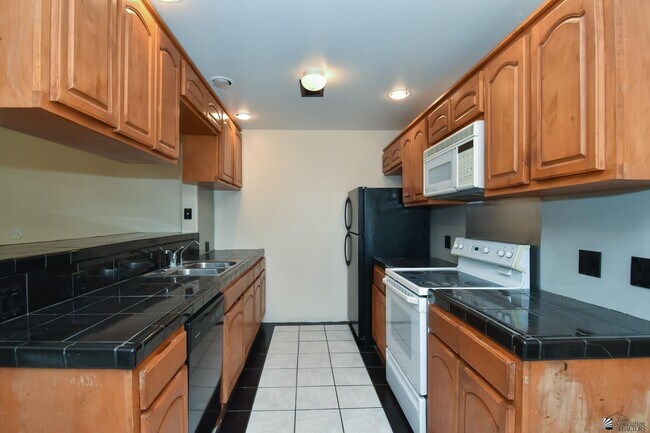 Building Photo - 2878 S 18th Ave