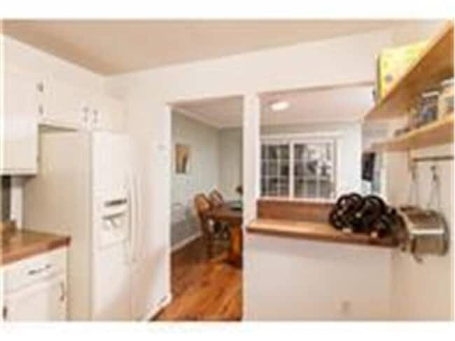 Building Photo - 253 Maureen Ln NE
