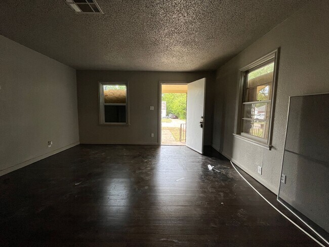 Building Photo - Charming 3 Bed, 1 Bath Home in Tulsa, OK S...