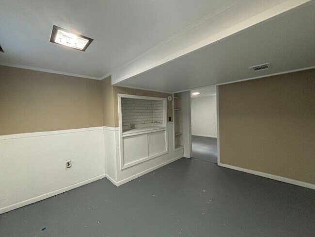 Building Photo - 4 bedroom, 2 bathroom home in the peaceful community of Mahtomedi access to White Bear Lake