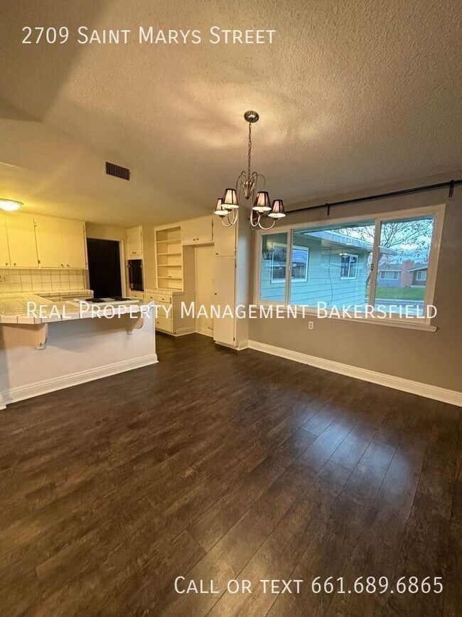 Building Photo - 2709 St Marys St