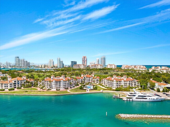 Building Photo - 2113 Fisher Island Dr