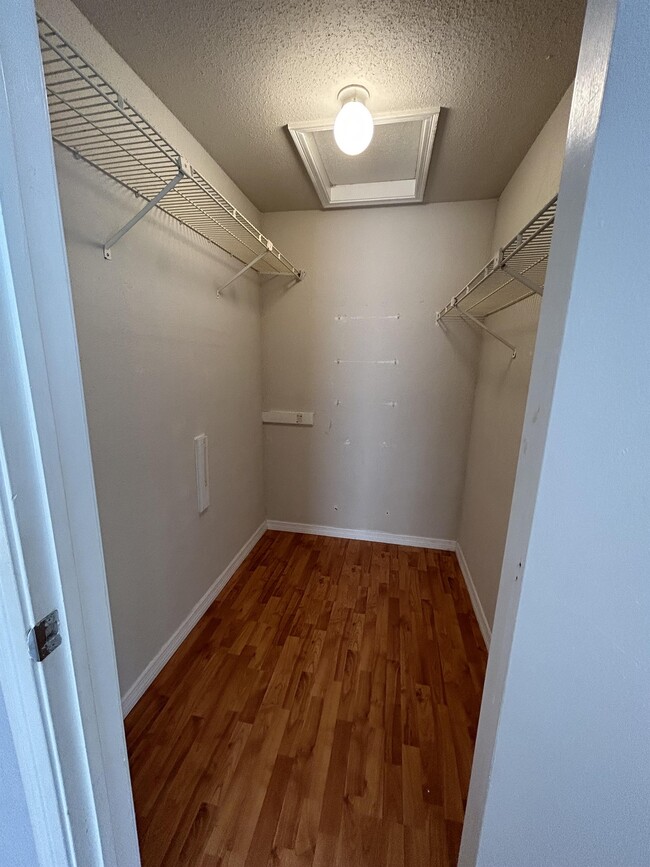 Building Photo - 755 Riverside Dr