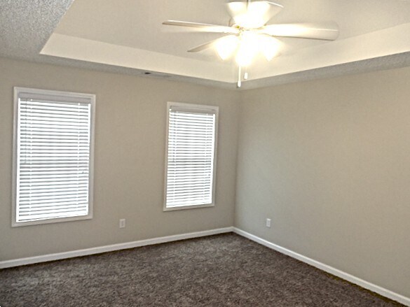 Building Photo - 811 Karie Dr
