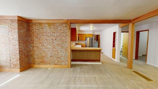 Building Photo - 507 8th Ave SW