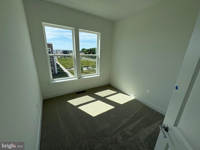 Building Photo - 14495 Leafhopper Dr