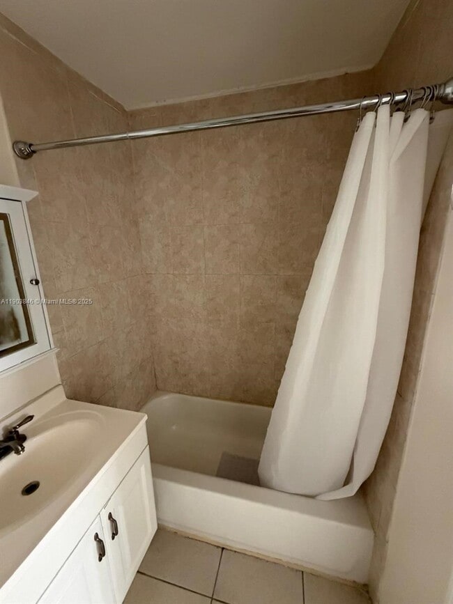 Building Photo - 5411 Ravenswood Rd