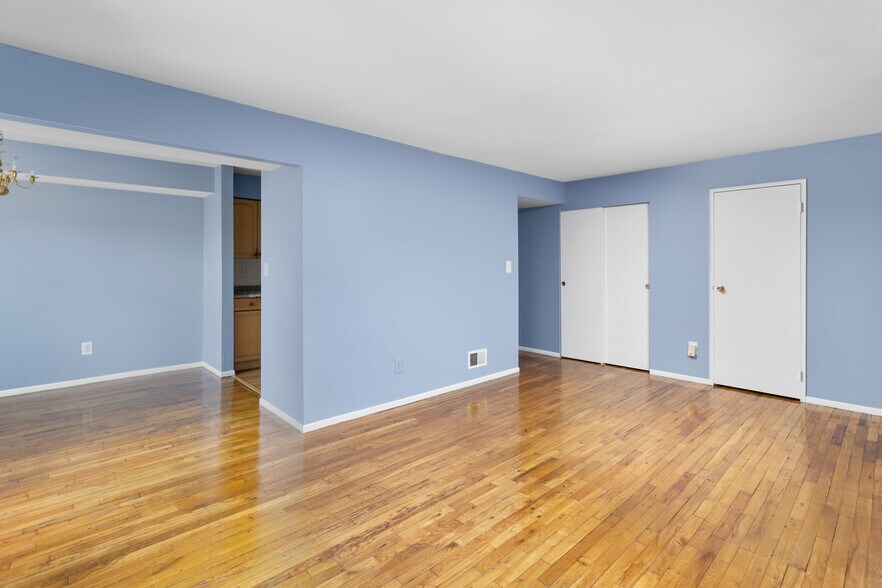 Building Photo - 1724 Country Mill Dr