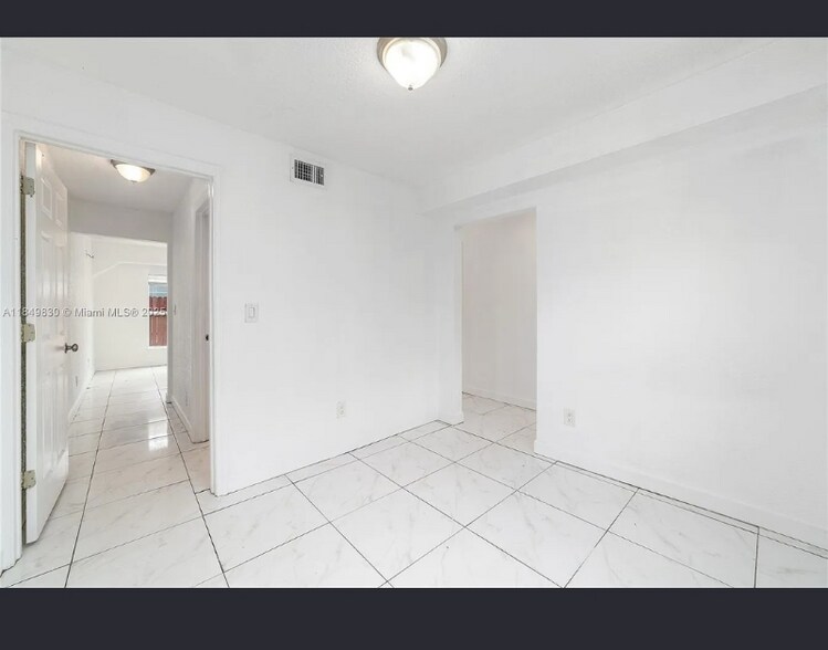 Building Photo - 1040 17th St