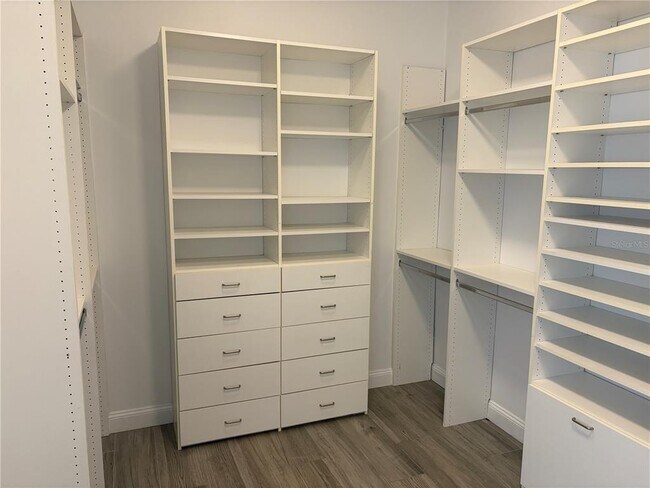 Building Photo - 3265 Hidden Lake Dr