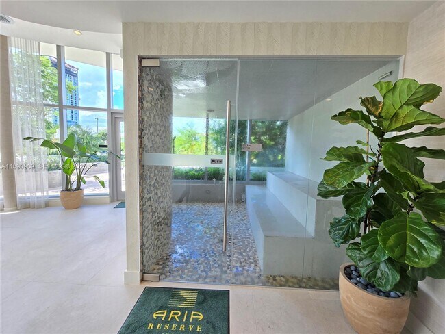 Building Photo - 700 NE 24th St