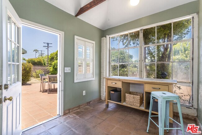 Building Photo - 5967 Carpenter Ave