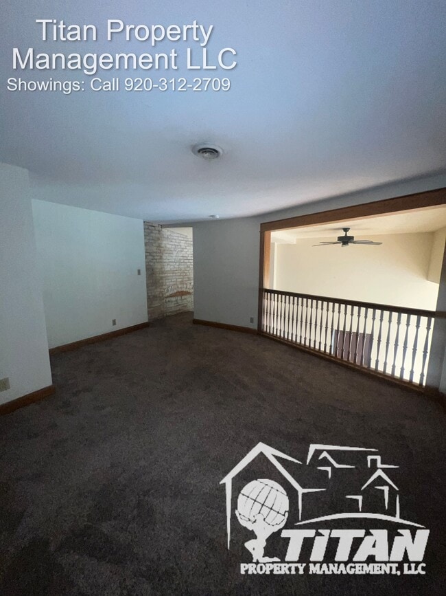Building Photo - 207 E Irving Ave