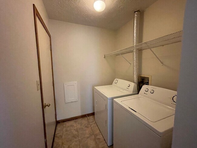 Building Photo - UPDATED 3 BR HOME IN PRIME WEST LAFAYETTE ...
