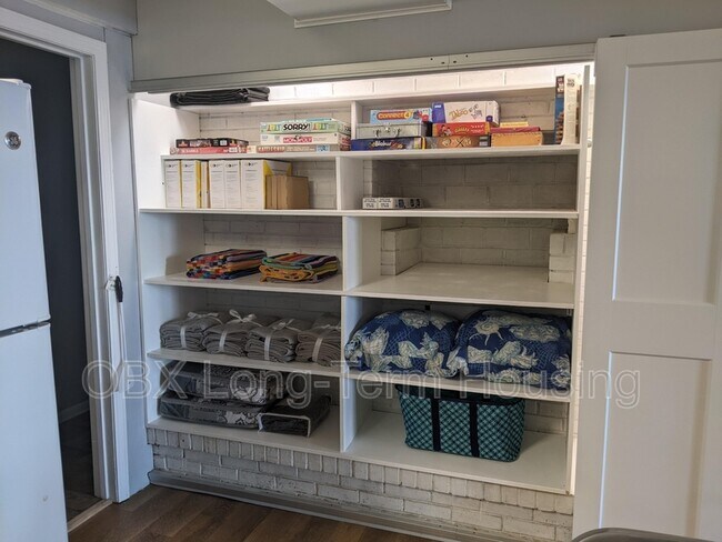 Building Photo - 181 Pine Grove Ln