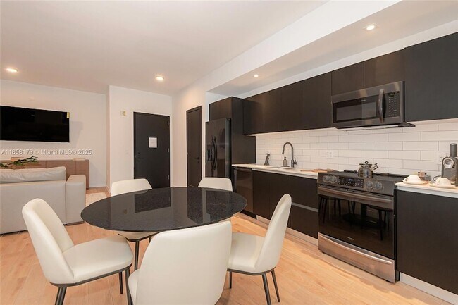 Building Photo - 398 NE 5th St