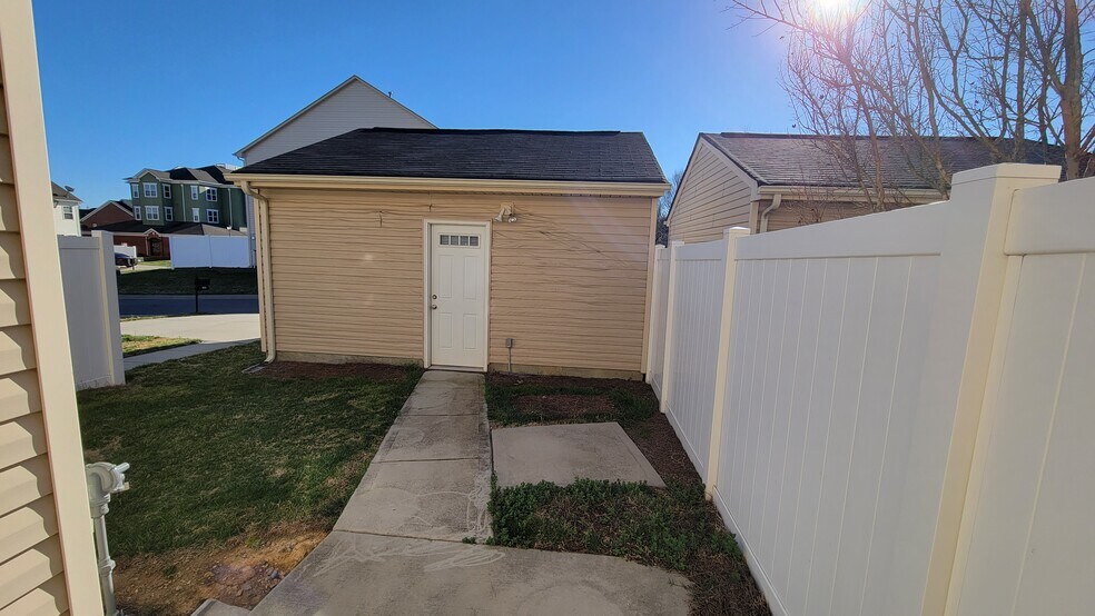 Building Photo - 6824 Creft Circle