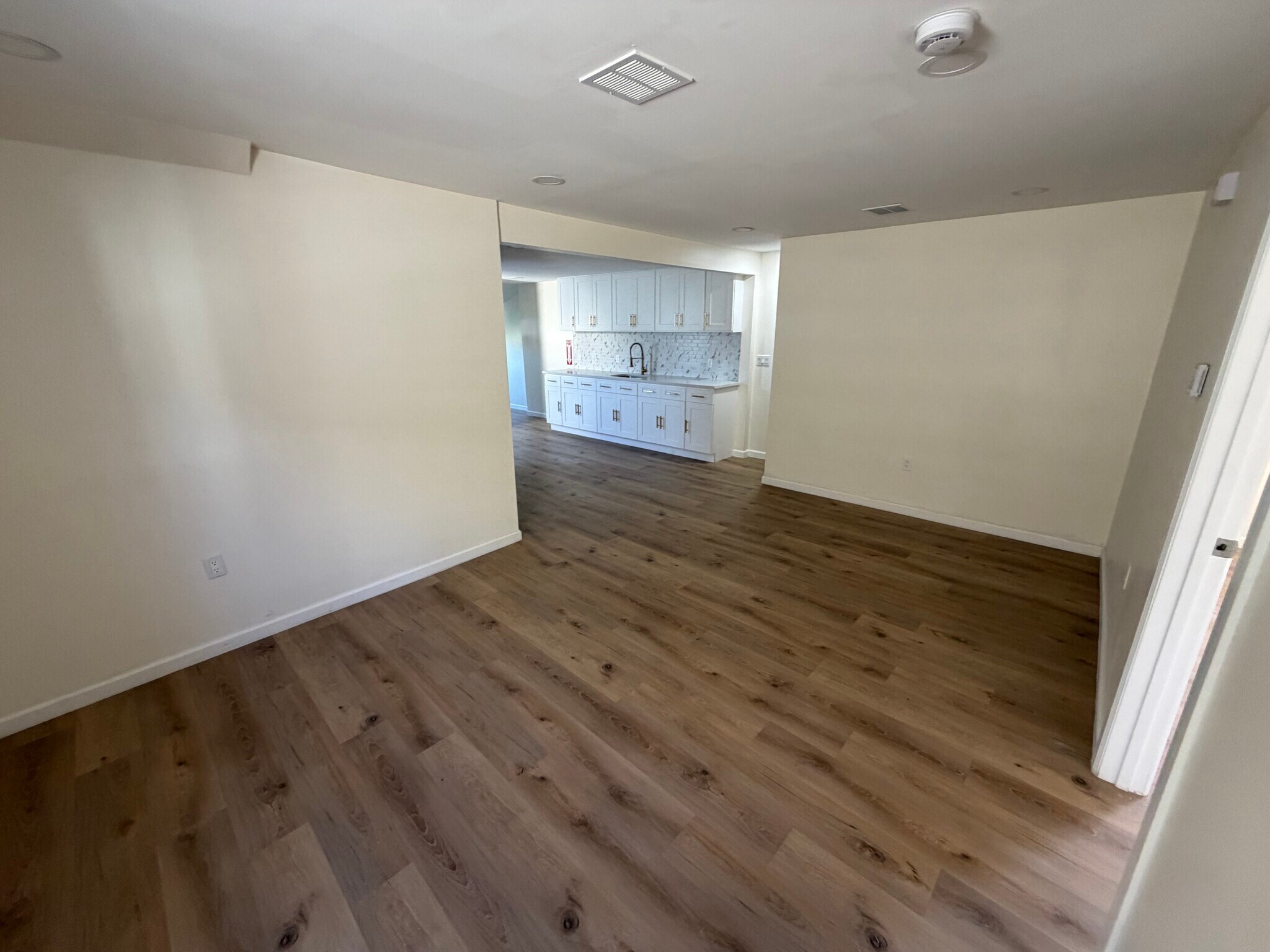 Building Photo - 585 McChesney St