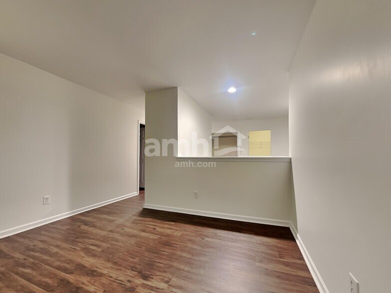 Building Photo - 10524 Dominion Village Dr