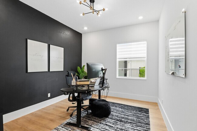 Building Photo - 655 Hookline Cir