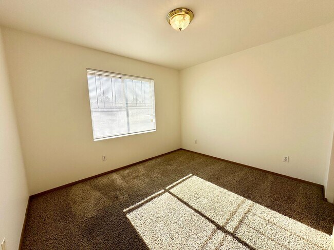 Building Photo - 2103 Yellowstone St