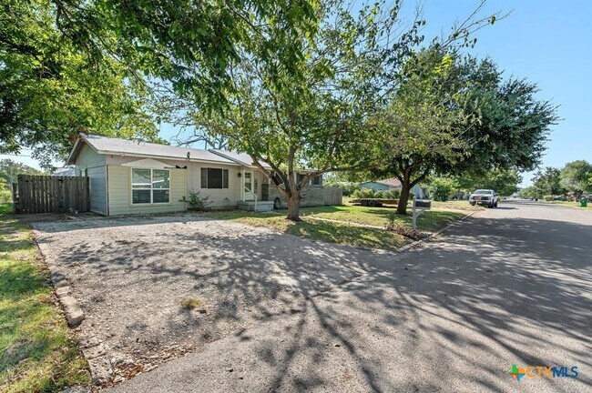 Building Photo - 906 Debus Dr